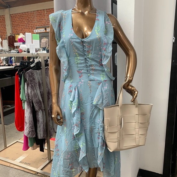 Dress - Picture 10 of 10